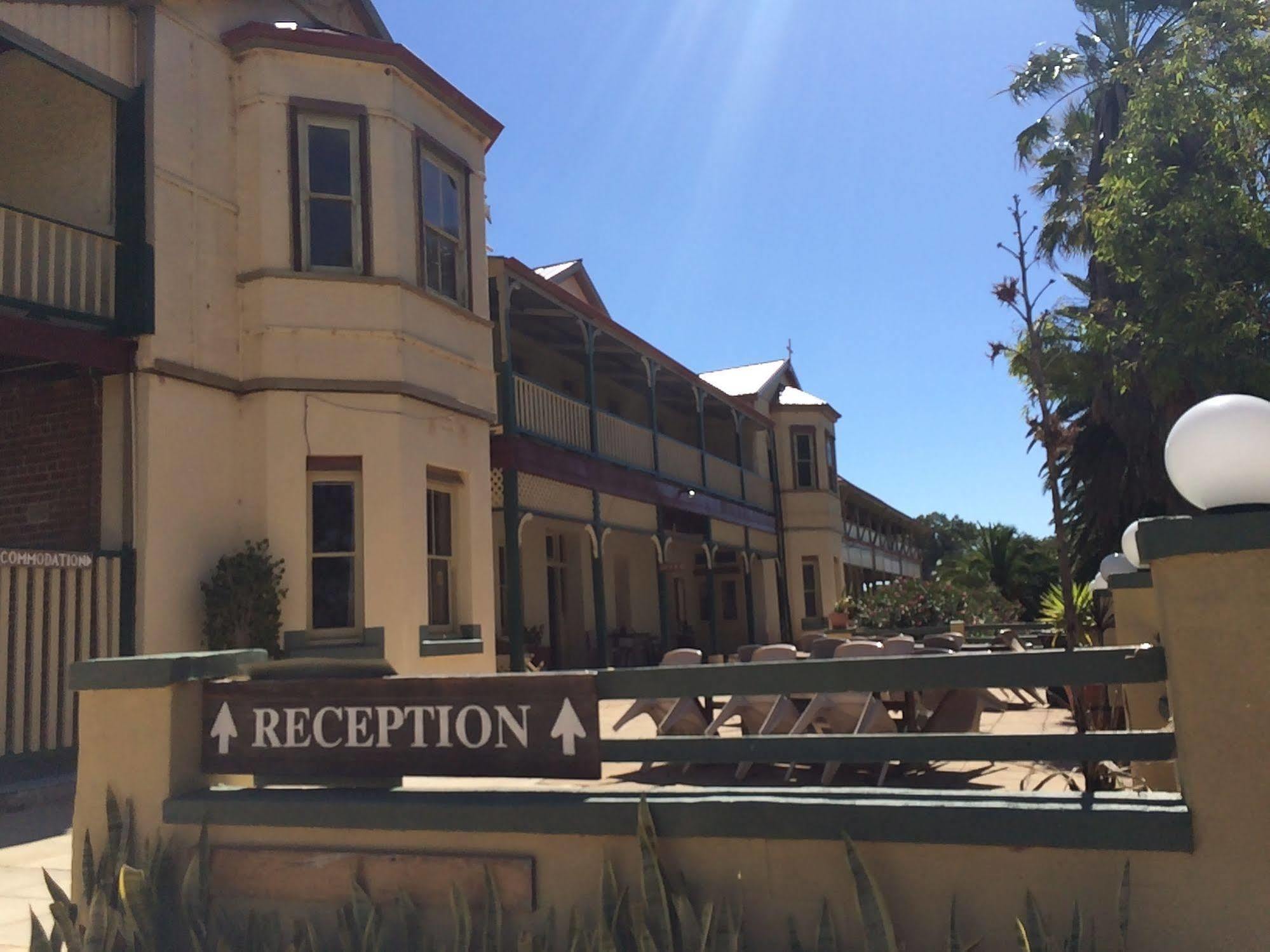 The Priory Hotel Dongara Dış mekan fotoğraf